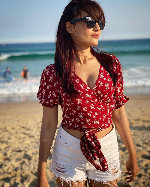 Take Cues From Surbhi Jyoti’s Superb Beach Outfit Collection To Slay At Your Vacation - 0