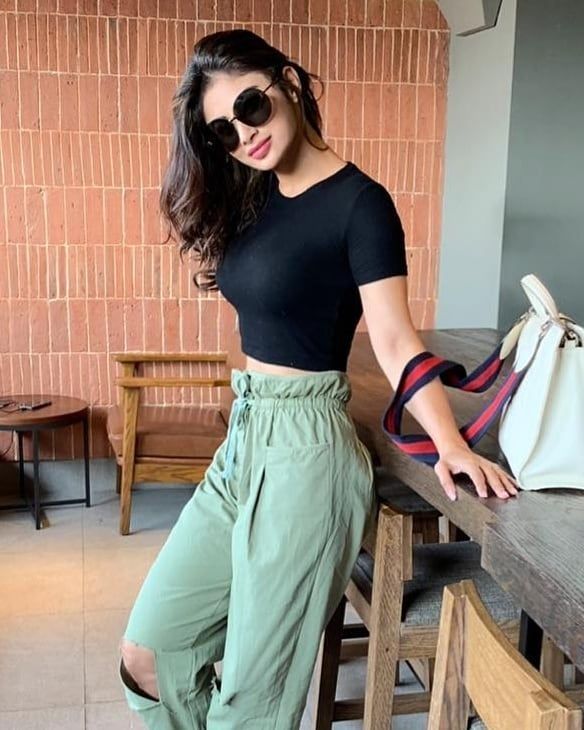 Take Inspo From Mouni Roy To Get Perfect Chic Looks In Casuals For Your Summer OOTD - 3