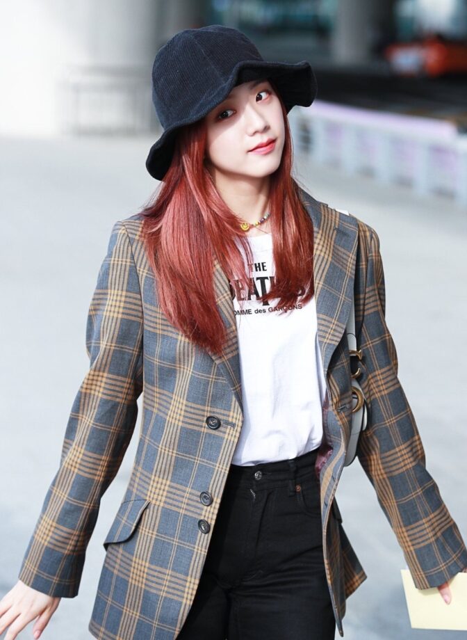 These 5 Outfits From Jisoo To Seulgi You Should Have In Your Wardrobe - 2