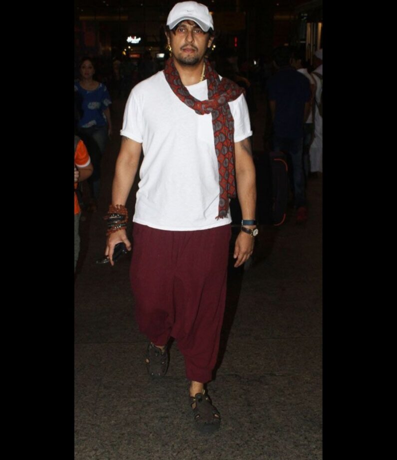 Throwback To Best Traditional Attire Looks Of Music King, Sonu Nigam - 5