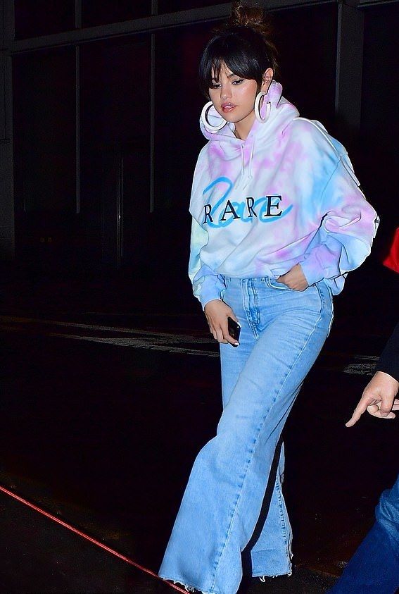 Tie-Dye Print Outfits Are New Off Track and This Is How Selena Gomez Looks Stunning - 1