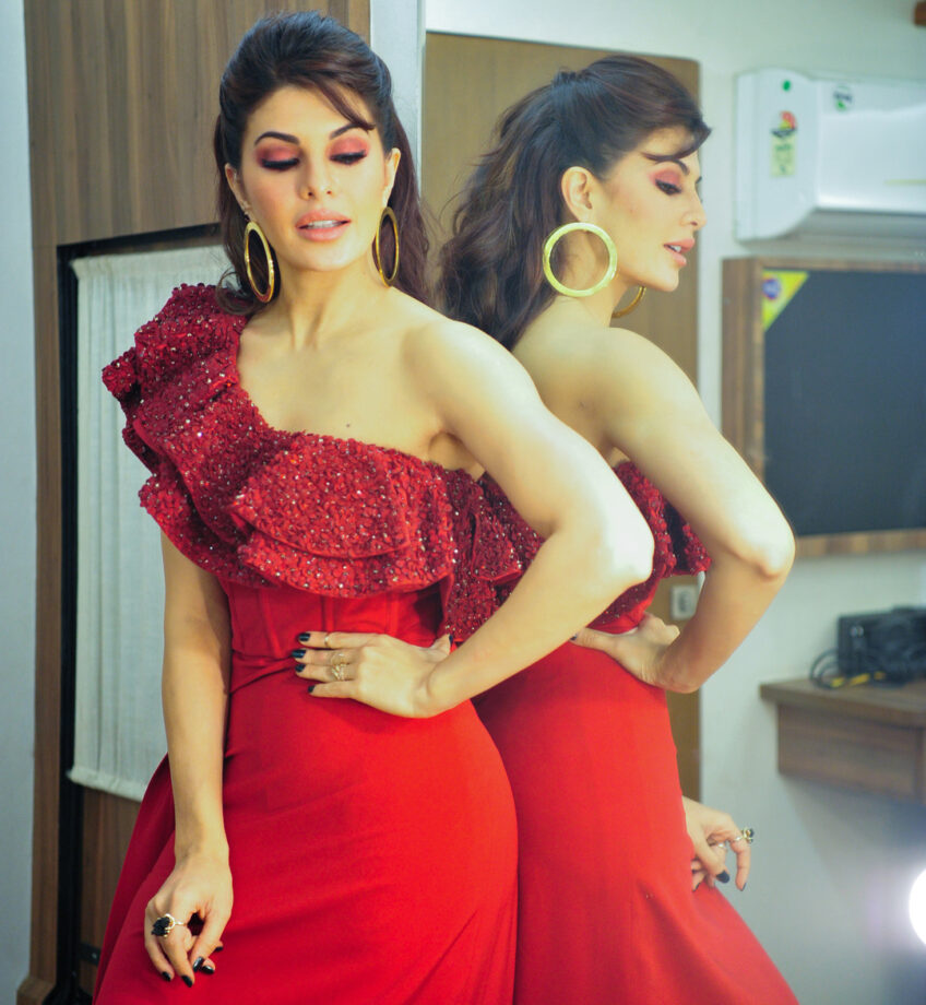 Times When Jacqueline Fernandez Stunned Netizens By Her Red Looks, See Here - 2