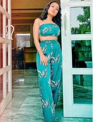 Times When Neha Kakkar Looked Drop-Dead Gorgeous In Shades Of Blue - 4