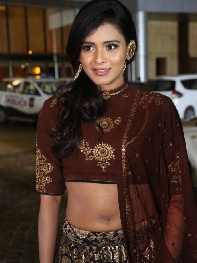 Wanna Make Stylish Fashion Statements? Cues From Hebah Patel For Gorgeous Blouse Designs - 5