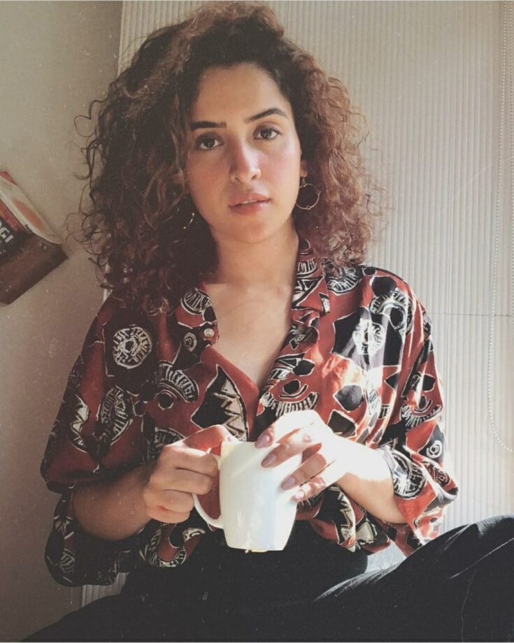 Want High Chic Curl Hairstyle Like Sanya Malhotra? Know Grooming Tips - 1