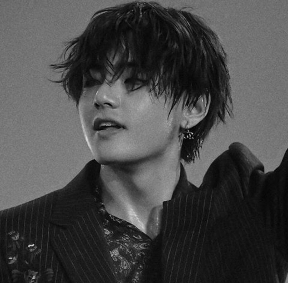 Wet Hair Looks Of BTS Kim Taehyung Aka V, See Pictures - 2