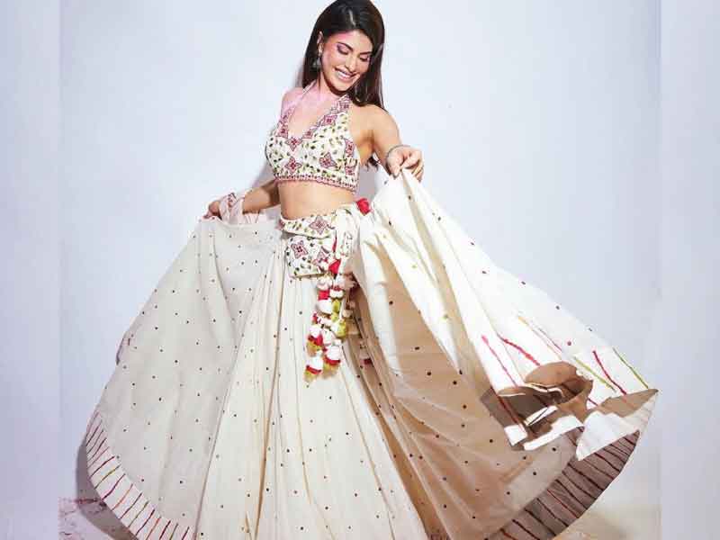 Which Avatar Of Jacqueline Fernandez In Ethnic Wear Wins Your Heart? - 4