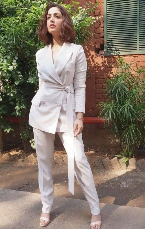 Yami Gautam In Solid Colour Vs Striped Pantsuit? Which Look Is Your Fav? - 4