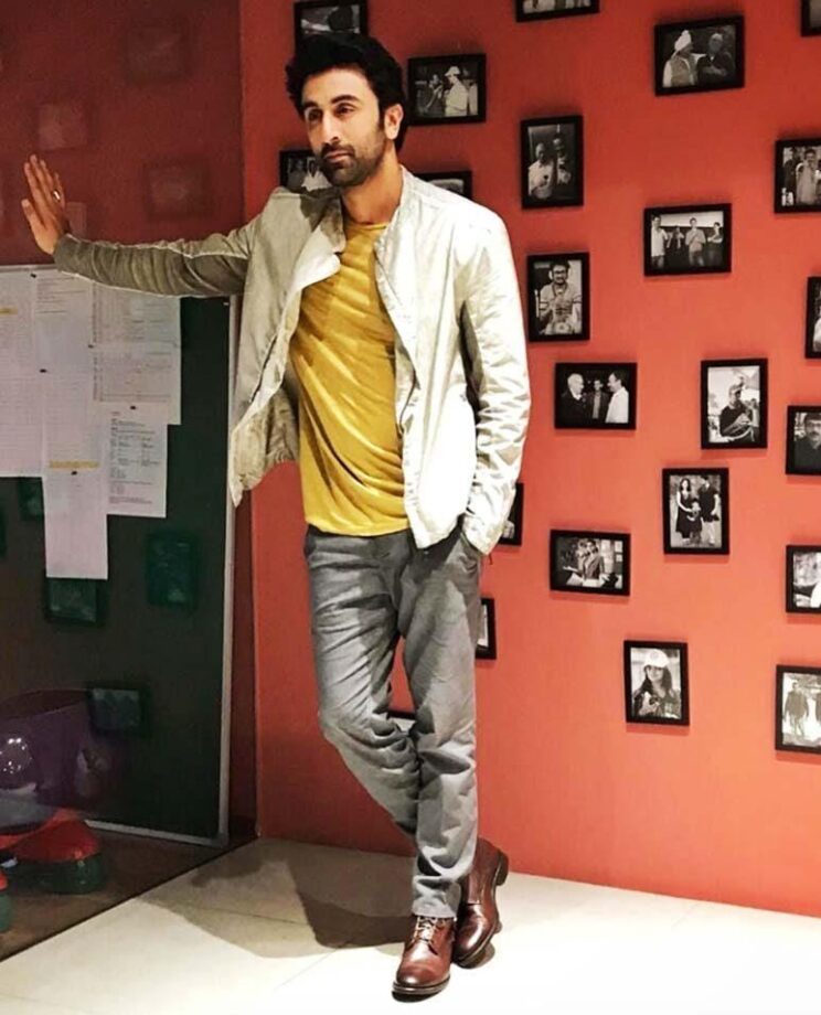 6 Times Ranbir Kapoor And Varun Dhawan Proved That Basics Are Enough To Look Extraordinary - 2