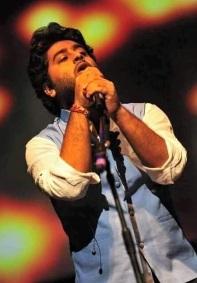 Best Performance Outfits Of Arijit Singh: Take Suggestions From Him To Lift Your Ethnic Fashion Sense - 0