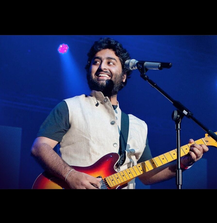 Best Performance Outfits Of Arijit Singh: Take Suggestions From Him To Lift Your Ethnic Fashion Sense - 3