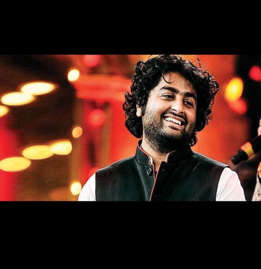 Best Performance Outfits Of Arijit Singh: Take Suggestions From Him To Lift Your Ethnic Fashion Sense - 4