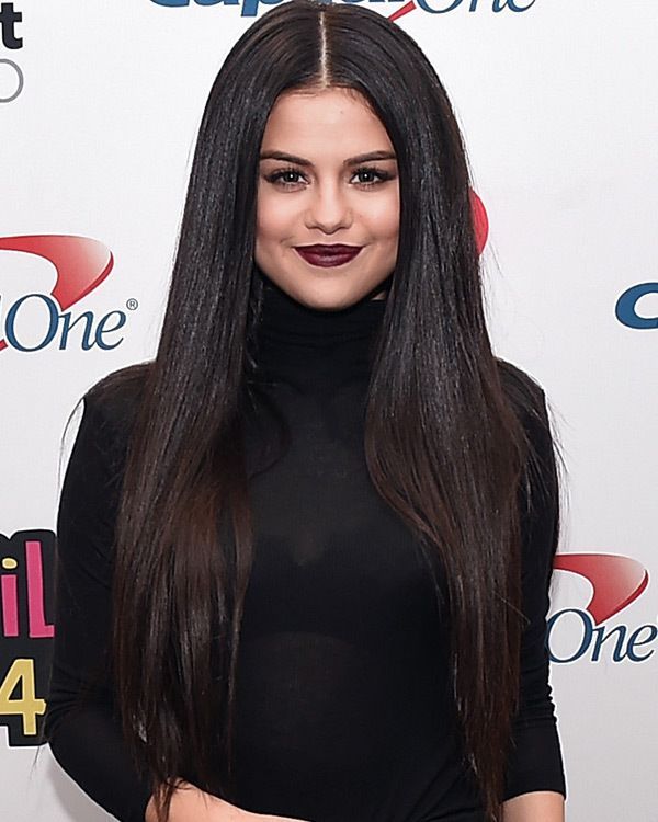 Blonde Vs Dark: Which Hair Color Make Selena Gomez Look Like A Hot Chic? - 1