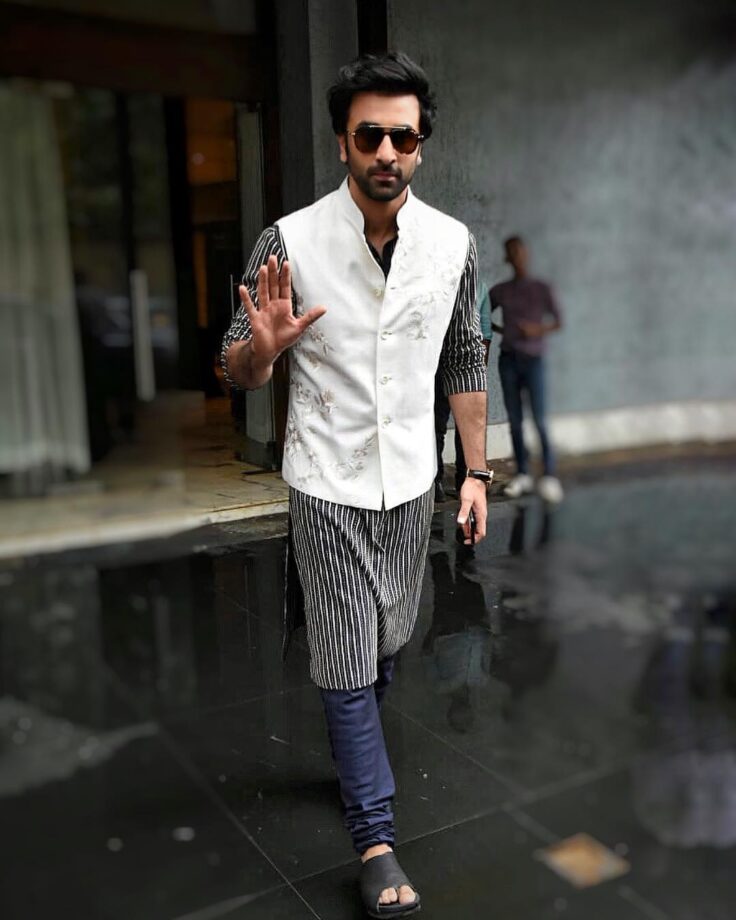 Bookmark These Outfits By Ranbir Kapoor To Slay Any Occasion - 4