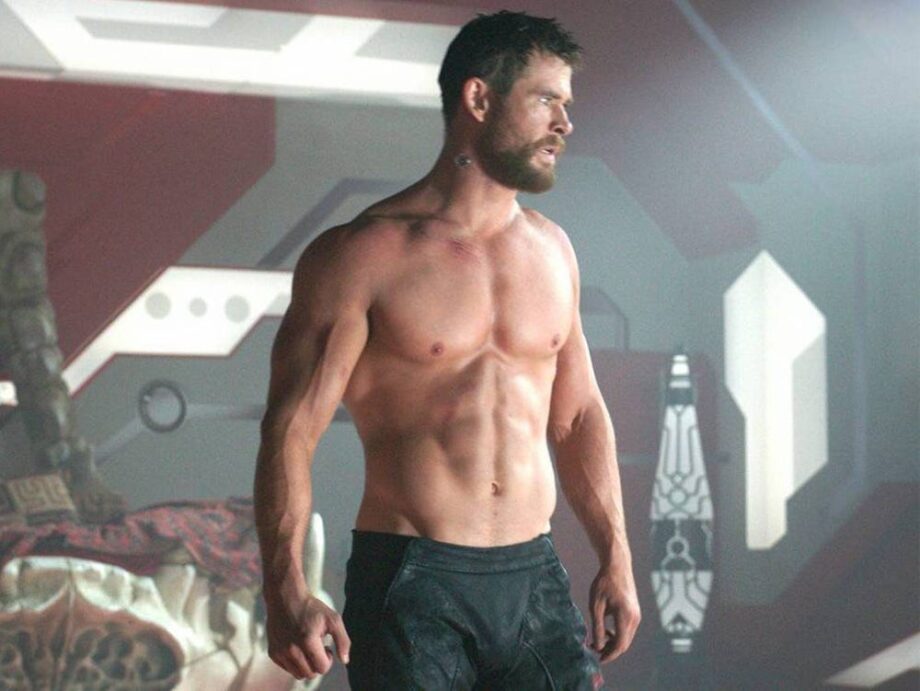 Perfect Physique: Chris Hemsworth Is One Of The Hottest Avengers And His Shirtless Pictures Are A Proof - 5