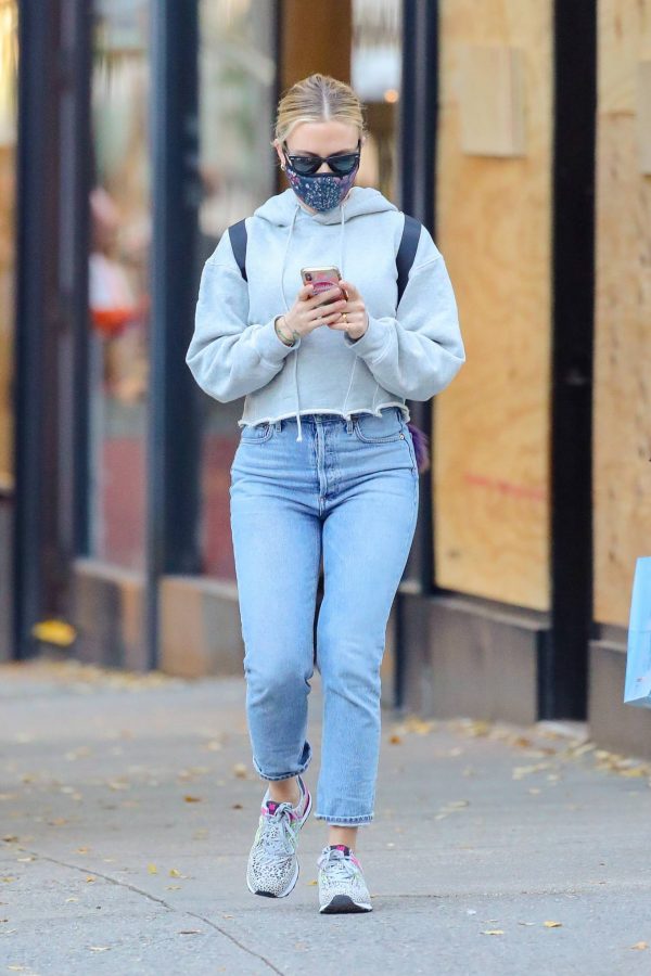 Dazzling Denim Looks Of Scarlett Johansson That Is Comfortable: Fashion Cues - 2