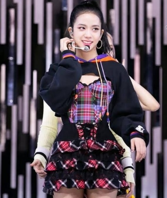 Fashion Battle: Blackpink’s Jisoo Vs Angelababy In A Checked Top: Who Do You Think Carried It Better? - 0