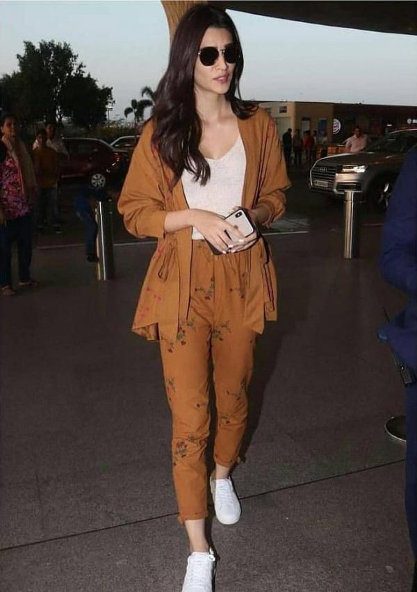 [Fashion Battle] Samantha Akkineni Vs Kriti Sanon: Which Diva Donned The Khadi Parka Jacket And Floral Print Pants In An Exquisite Way? - 1