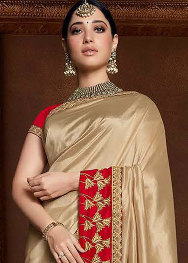 Glimmer In Golden: Tamannaah Bhatia Looks Gorgeous From Head To Toe In Golden Saree With Border - 0