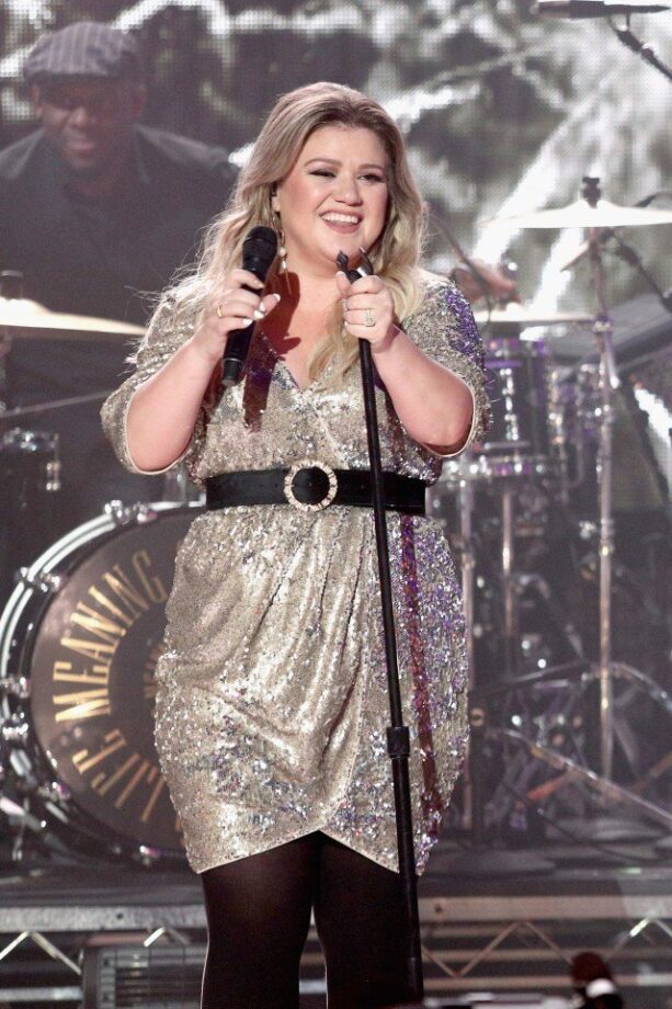 Glistening Glitter: These Glitter Outfits Of Kelly Clarkson Took Millions Of Hearts By Storm - 1