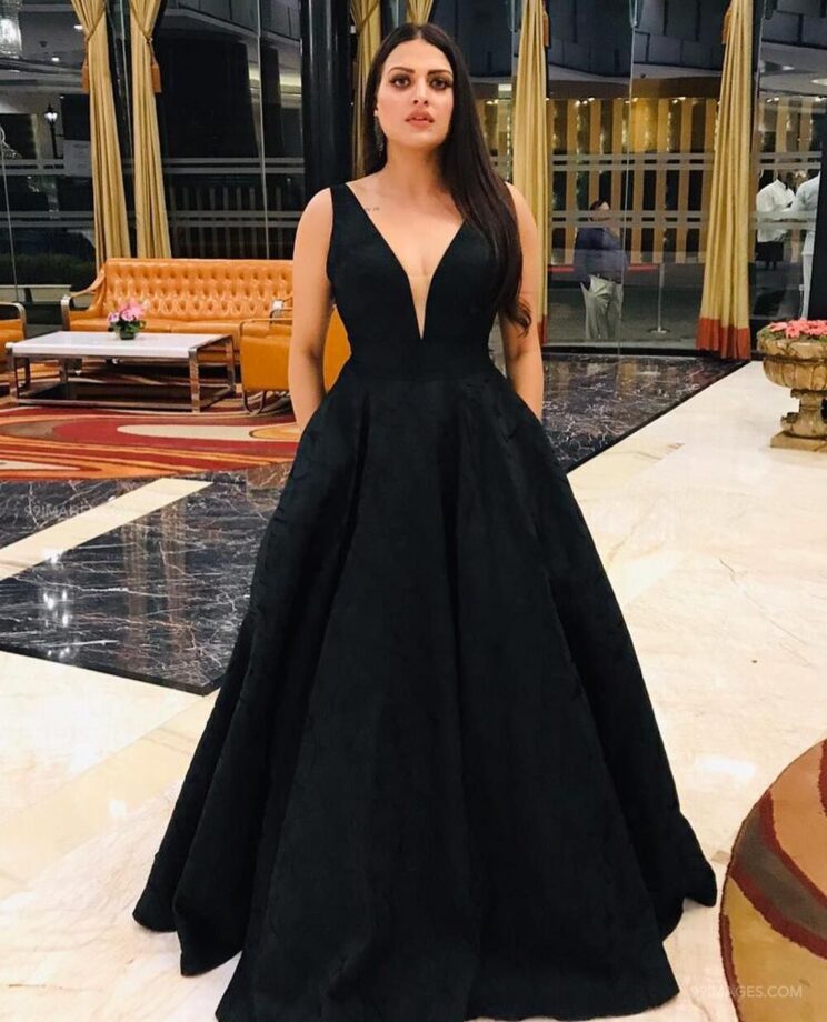 Himanshi Khurana Vs Navneet Kaur Dhillon: Who Looks Hot In All Black? - 1