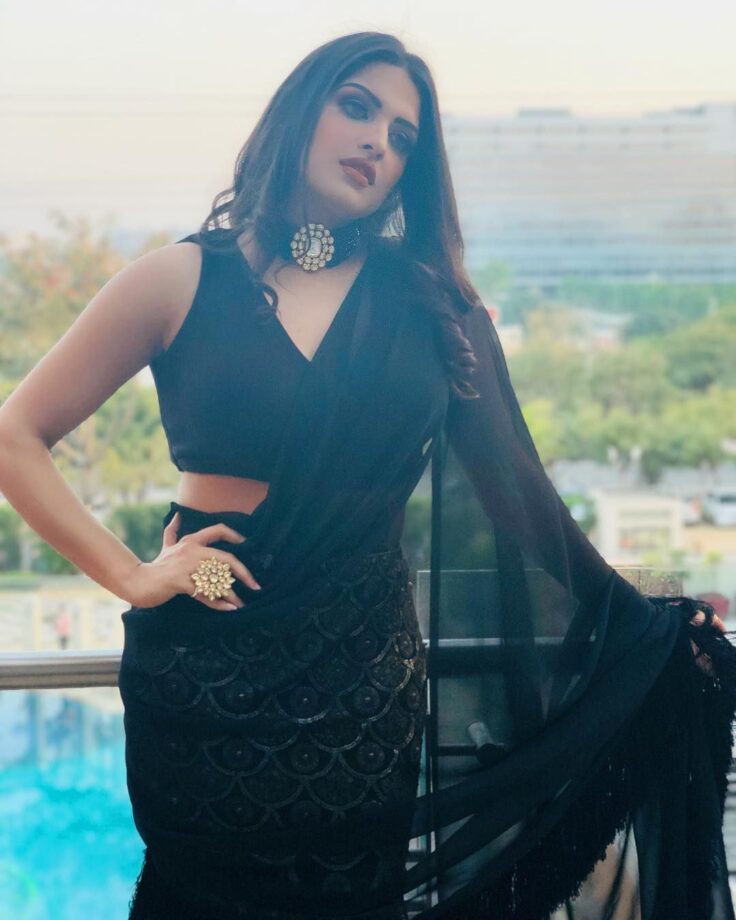 Himanshi Khurana Vs Navneet Kaur Dhillon: Who Looks Hot In All Black? - 3