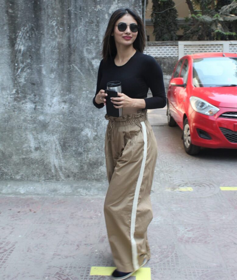 Hot Long Legs: Take Cues From Mouni Roy And Shweta Tiwari To Ace Your Comfy Outfit Everyday - 2