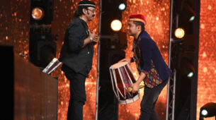 Indian Idol Season 12: Pawandeep receives a Dholak as a gift from the musician Girish Da