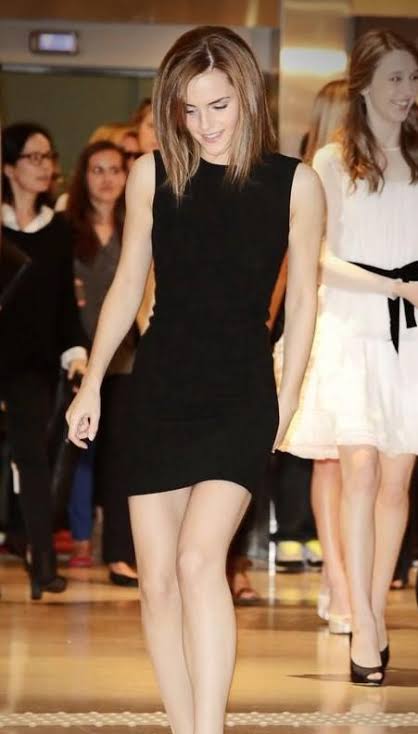 Kate Winslet Vs Emma Watson: Which Beauty Is Raising Mercury Levels In Bodycon Dress? - 4