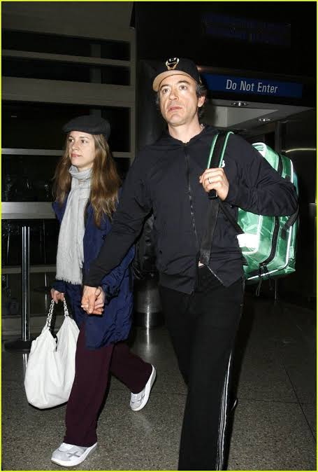 Spotted: Robert Downey Junior has pulled off -Super Cute airport look, See viral pics here - 3