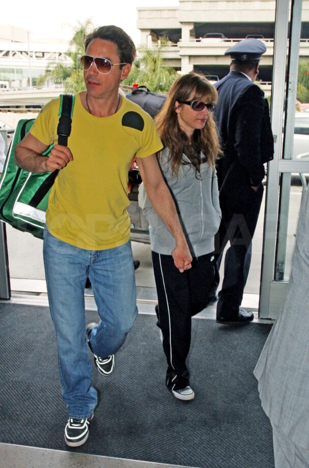 Spotted: Robert Downey Junior has pulled off -Super Cute airport look, See viral pics here - 4