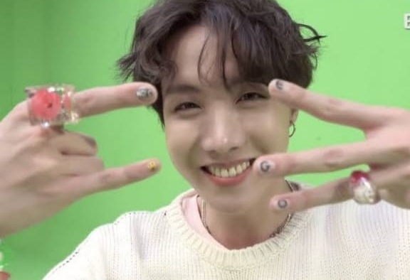 OMG! BTS Members Wear Nail Paint When They Perform: Everything You Need To Know About It - 2