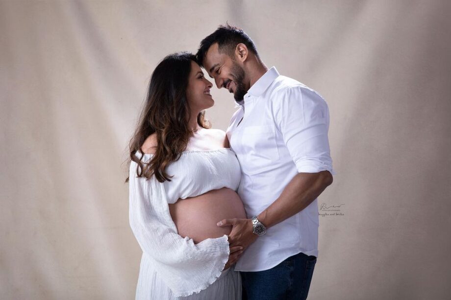 Running Out Of Maternity Photo Shoot Ideas: Take Cues From Anita Hassanandani; Photos Here - 6