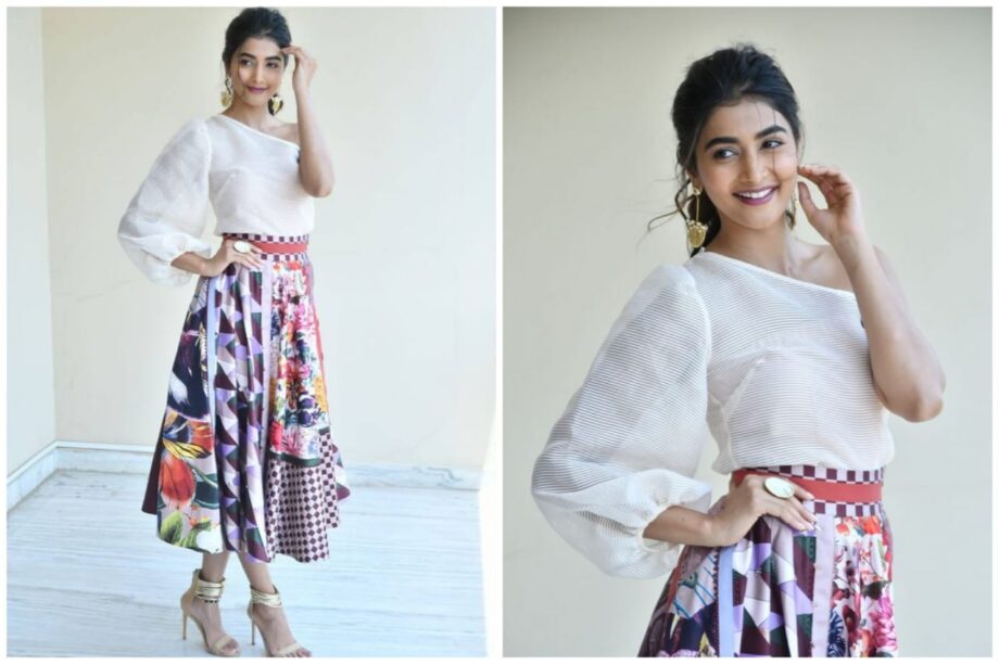 Samantha Akkineni Vs Pooja Hegde: Which South Beauty Rocked The Boho Look? - 3