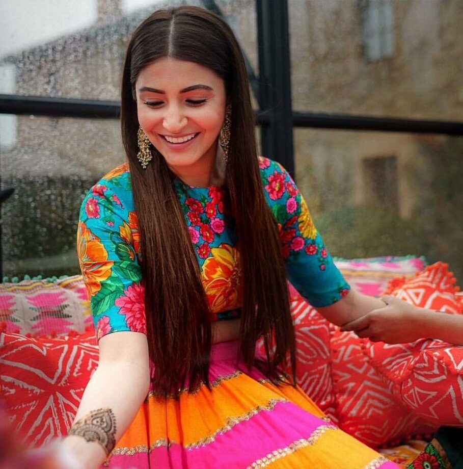 See How Much Colourful Anushka Sharma Looks In This Picture - 1