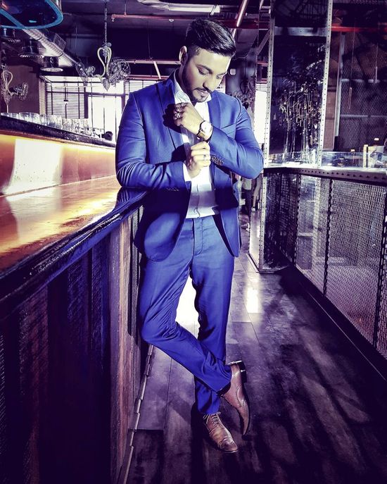 Smart And Rocking: Raftaar To Guru Randhawa's Dashing Looks In Suit, See Them Here 837256