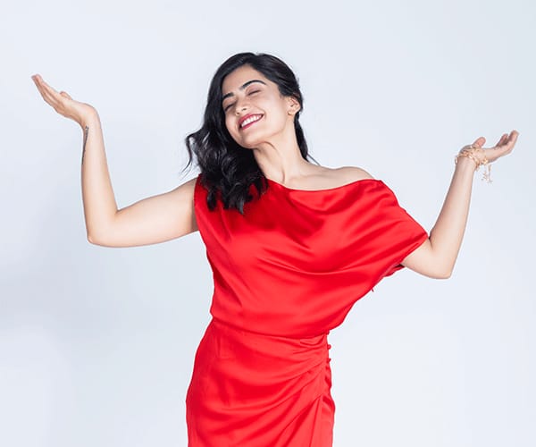 [South Beauties] Malavika Mohanan Vs Rashmika Mandanna: Which Diva Donned The One-Shoulder Style? - 5