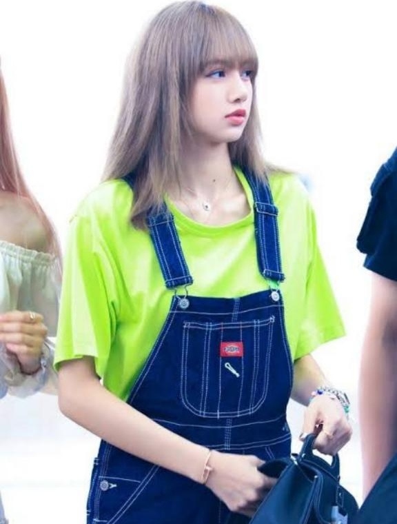 Style Your Denim Dungaree Like K-pop Female Idols: Take Hints From Blackpink’s Lisa, ITZY’s Yuna And Taeyeon - 1