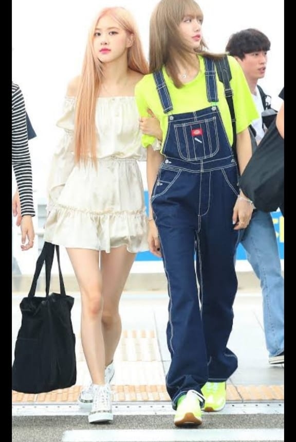 Style Your Denim Dungaree Like K-pop Female Idols: Take Hints From Blackpink’s Lisa, ITZY’s Yuna And Taeyeon - 3