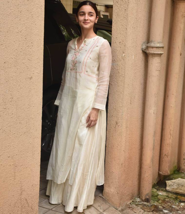 Style Your Looks In The Utmost Chic Way With This Super Dazzling Kurta Look Of Alia Bhatt - 1