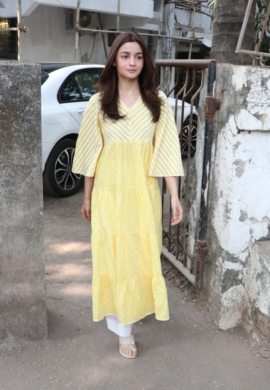 Style Your Looks In The Utmost Chic Way With This Super Dazzling Kurta Look Of Alia Bhatt - 2