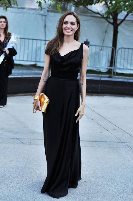 Throwback To The Times When Angelina Jolie Looked Quintessentially Beautiful In Long Dresses - 3