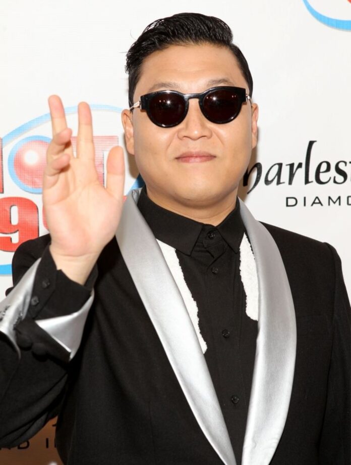 Times When PSY Made Us Stop And Stare With His Groovy Outfits - 4