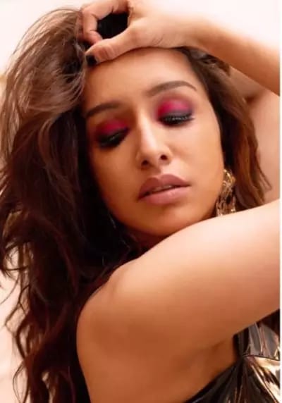 Times When Shraddha Kapoor Played On The Top Of Her Game With Smokey Eyes - 4