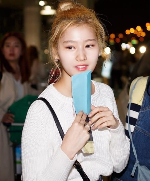 Visit The Airport In Swag With Twice Members: Best Airport Outfits - 4