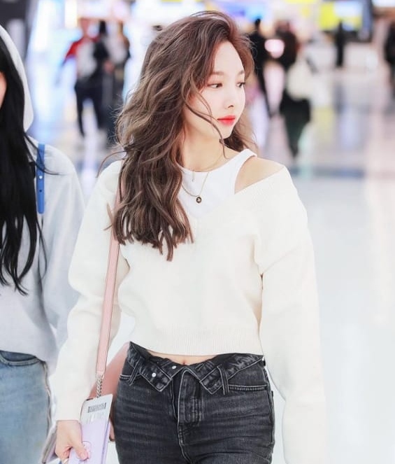 Visit The Airport In Swag With Twice Members: Best Airport Outfits - 5