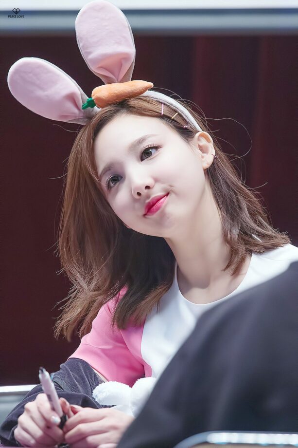 What A Babe: Times When Twice Nayeon Made Hairbands Look Like A Classy Accessory - 0