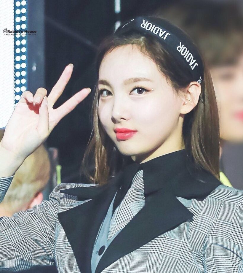 What A Babe: Times When Twice Nayeon Made Hairbands Look Like A Classy Accessory - 2