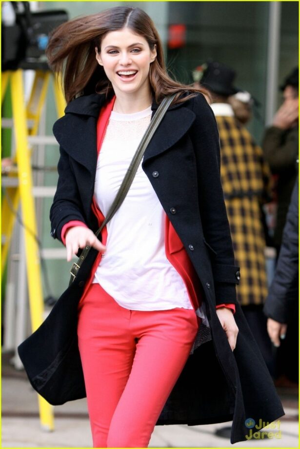 Oh Girl! A Sneak Peek To Alexandra Daddario’s Most Expensive Bags - 4