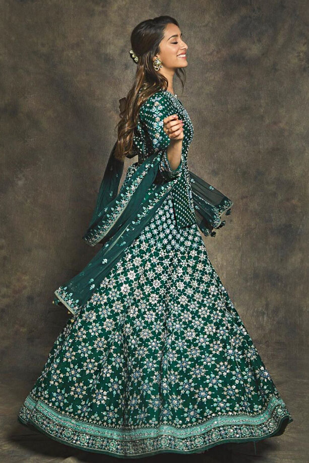 When Elegance Meets Perfection: Shraddha Kapoor In Anita Dongre’s Heavily Thread Embroidered Green Long Choli With Lehenga Looks Are Just Mesmerising - 2